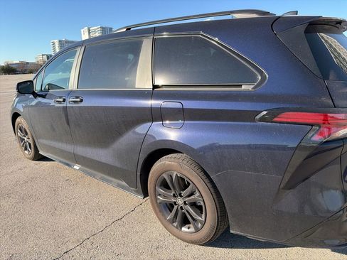 Used 2025 Toyota Sienna XSE image 19