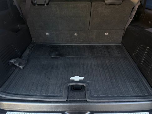 Used 2017 Chevrolet Suburban LT image 32