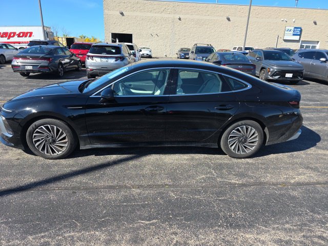 Used 2025 Hyundai Sonata SEL FWD image 2