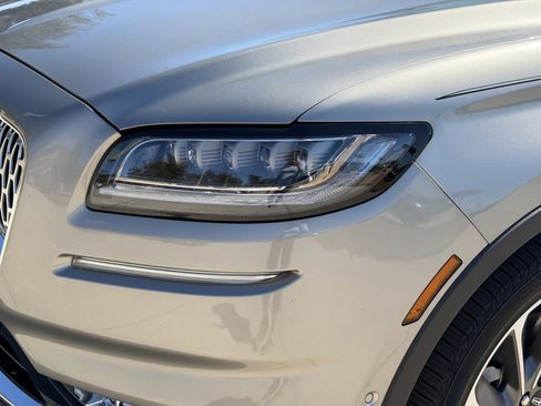 Used 2023 Lincoln Nautilus Reserve w/ Equipment Group 202A image 8