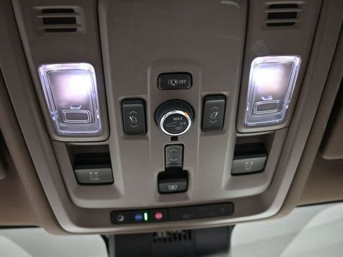 Used 2025 GMC Yukon Denali w/ Sun & Power Step Package image 34