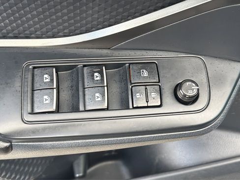 Used 2018 Toyota C-HR XLE image 32