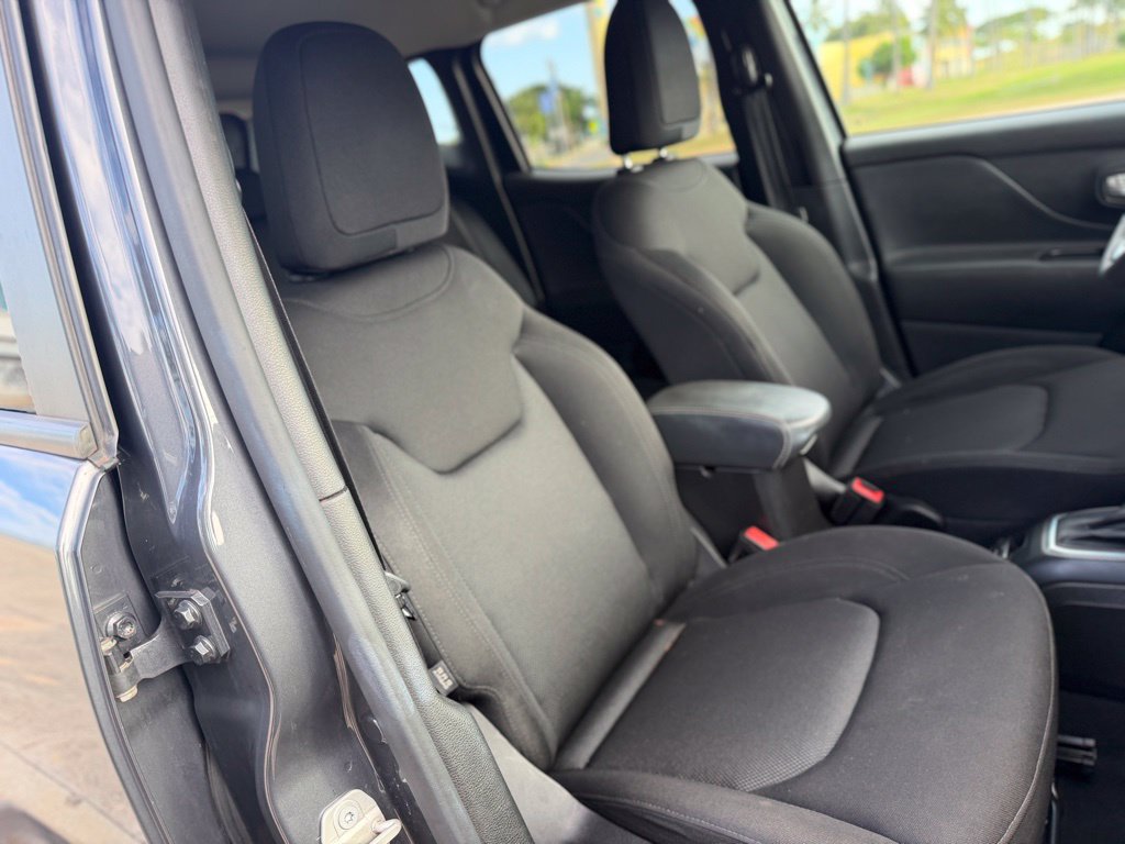 Used 2023 Jeep Renegade Latitude AWD/4WD image 15