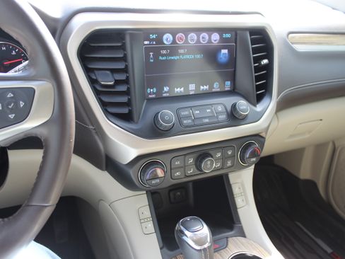 Used 2019 GMC Acadia Denali w/ Technology Package AWD/4WD image 13