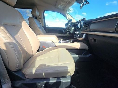 Used 2024 Ford Expedition Max XLT image 10