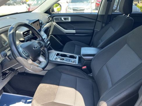 Used 2022 Ford Explorer XLT image 7