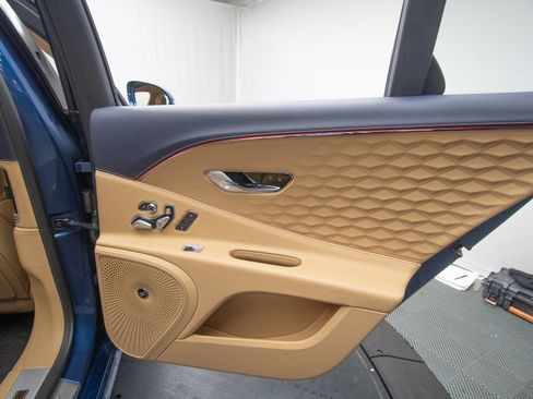 New 2026 Bentley Flying Spur Plug-In Hybrid AWD/4WD image 42