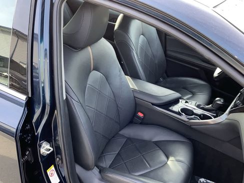 Used 2018 Toyota Camry XLE image 19