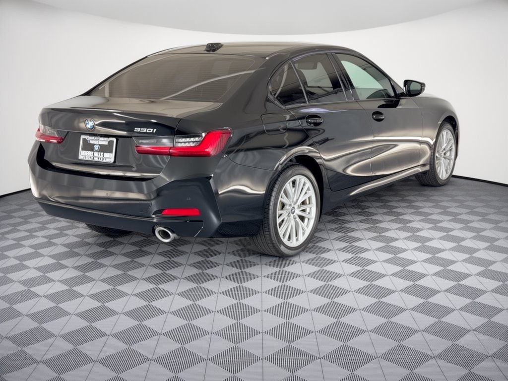 Used 2023 BMW 330i Sedan w/ Driving Assistance Package RWD image 9
