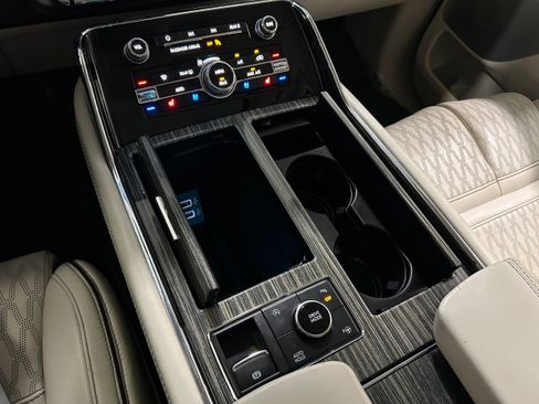 Used 2019 Lincoln Navigator L Black Label AWD/4WD image 10