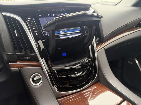 Used 2018 Cadillac Escalade ESV Luxury AWD/4WD image 50