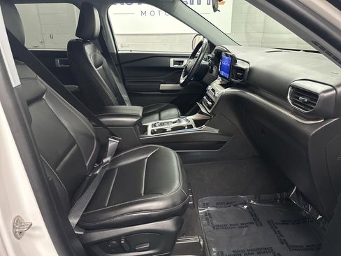 Used 2022 Ford Explorer XLT w/ Equipment Group 202A image 20