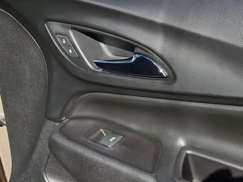 Used 2019 Chevrolet Equinox LT w/ Driver Convenience Package image 27