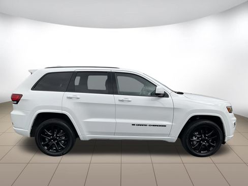 Used 2022 Jeep Grand Cherokee Laredo X AWD/4WD image 8