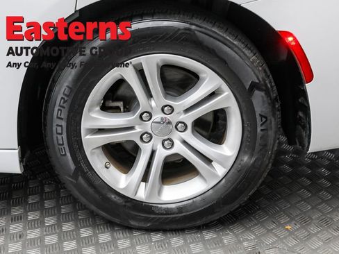 Used 2022 Dodge Charger SXT w/ Leather Interior Group image 8