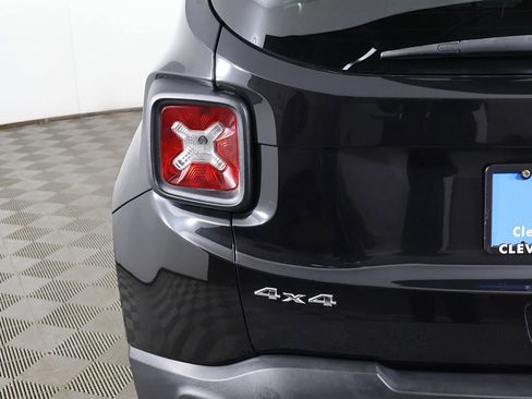 Used 2018 Jeep Renegade Latitude image 12