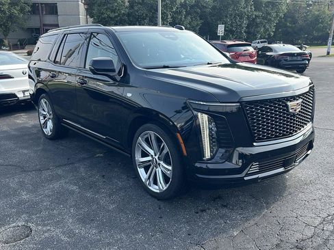 Used 2025 Cadillac Escalade Sport Platinum AWD/4WD image 3