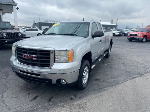 Used 2010 GMC Sierra 2500 SLE w/ SLE Preferred Package image 1