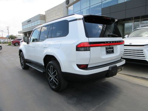 Used 2025 Lexus GX 550 w/ Cold Area Package AWD/4WD image 5