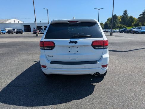 Used 2019 Jeep Grand Cherokee Altitude AWD/4WD image 6