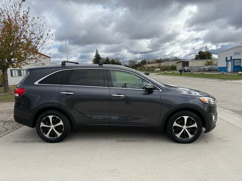 Used 2016 Kia Sorento EX image 4