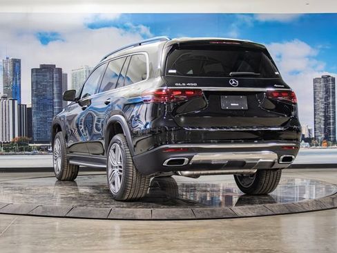 Certified 2026 Mercedes-Benz GLS 450 4MATIC image 9