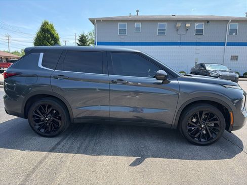 Used 2024 Mitsubishi Outlander SE Black Edition FWD image 6