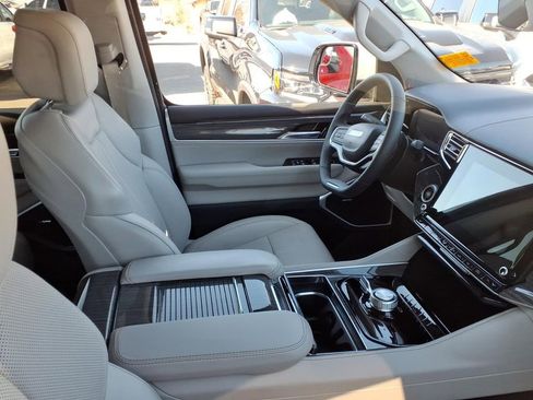 Used 2022 Jeep Wagoneer Series II w/ Premium Group I image 9