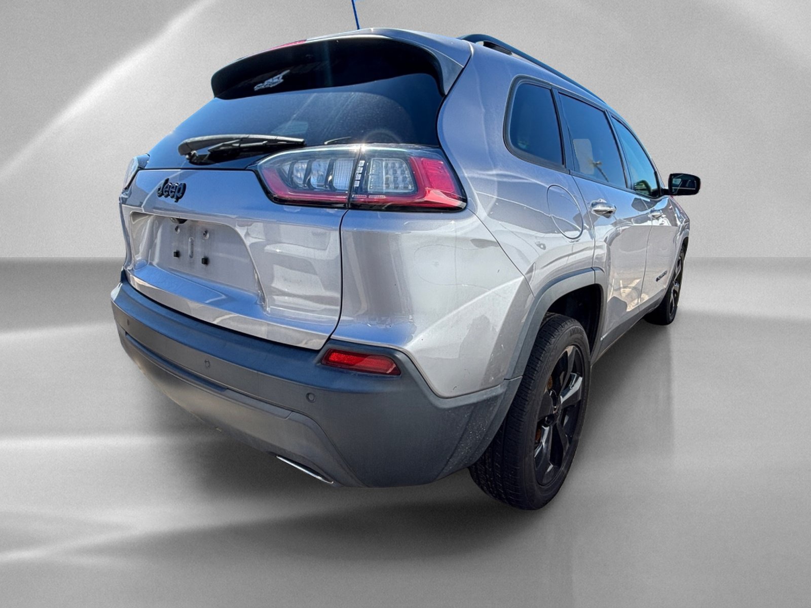 Used 2019 Jeep Cherokee Latitude Plus FWD image 3