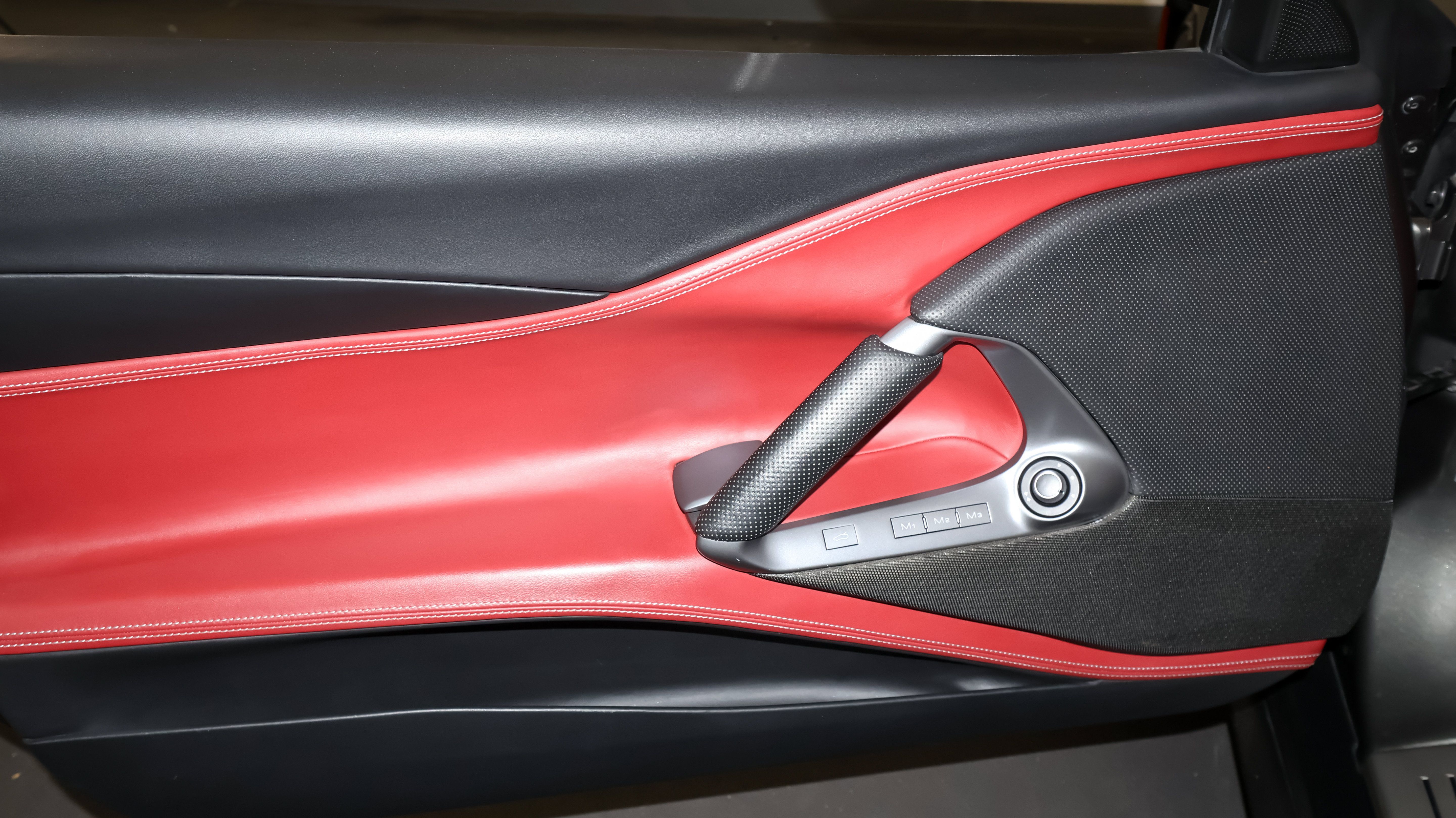 Used 2019 Ferrari 812 Superfast RWD image 17