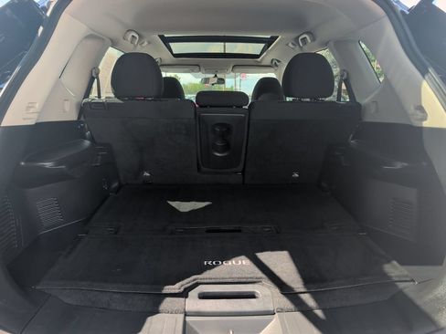 Used 2017 Nissan Rogue SV AWD/4WD image 22