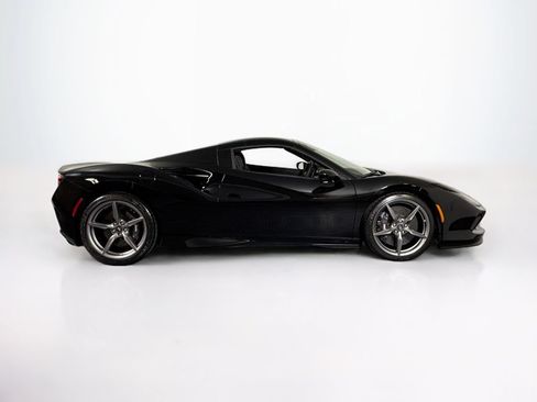 Used 2023 Ferrari F8 Tributo RWD image 10