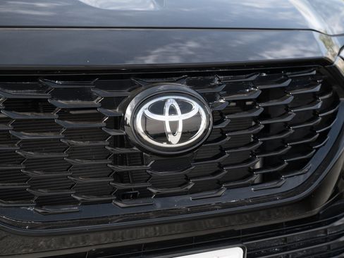 Used 2021 Toyota Highlander XSE image 10