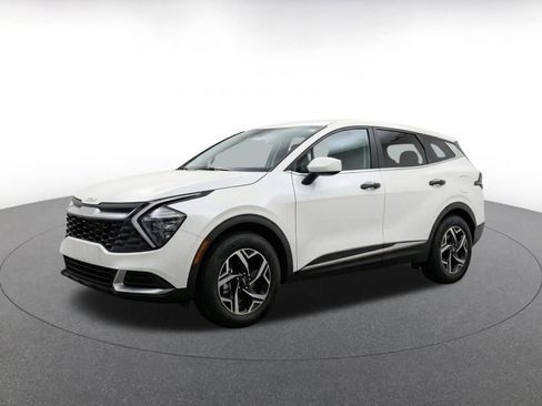 Used 2025 Kia Sportage LX FWD image 3