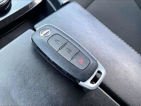Used 2024 Nissan Rogue S AWD/4WD image 31