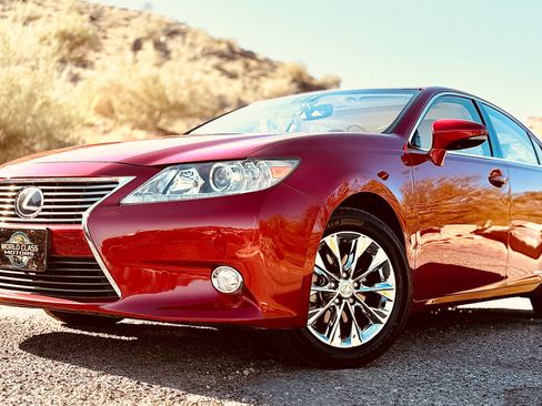 Used 2013 Lexus ES 300h image 2