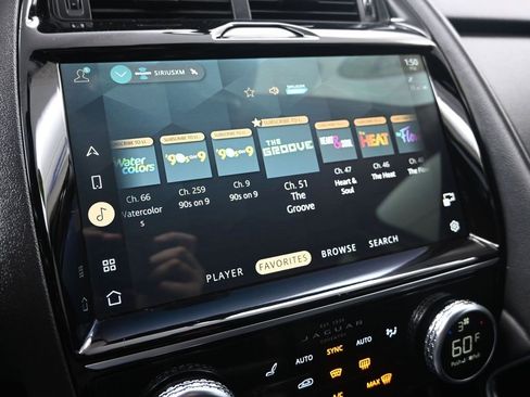 Used 2021 Jaguar E-PACE SE image 18