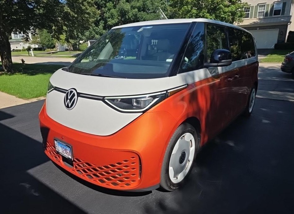 Certified 2025 Volkswagen ID. Buzz 1st Edition AWD/4WD image 1