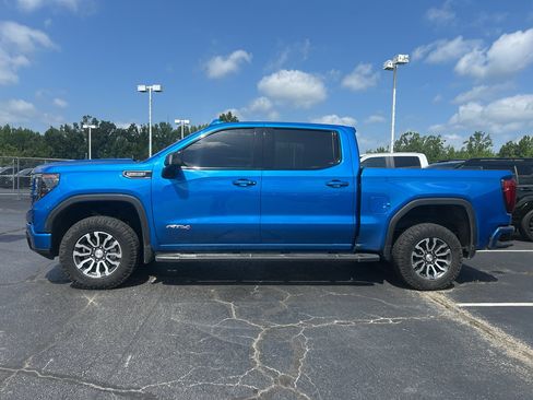 Used 2023 GMC Sierra 1500 AT4 w/ AT4 Preferred Package AWD/4WD image 4