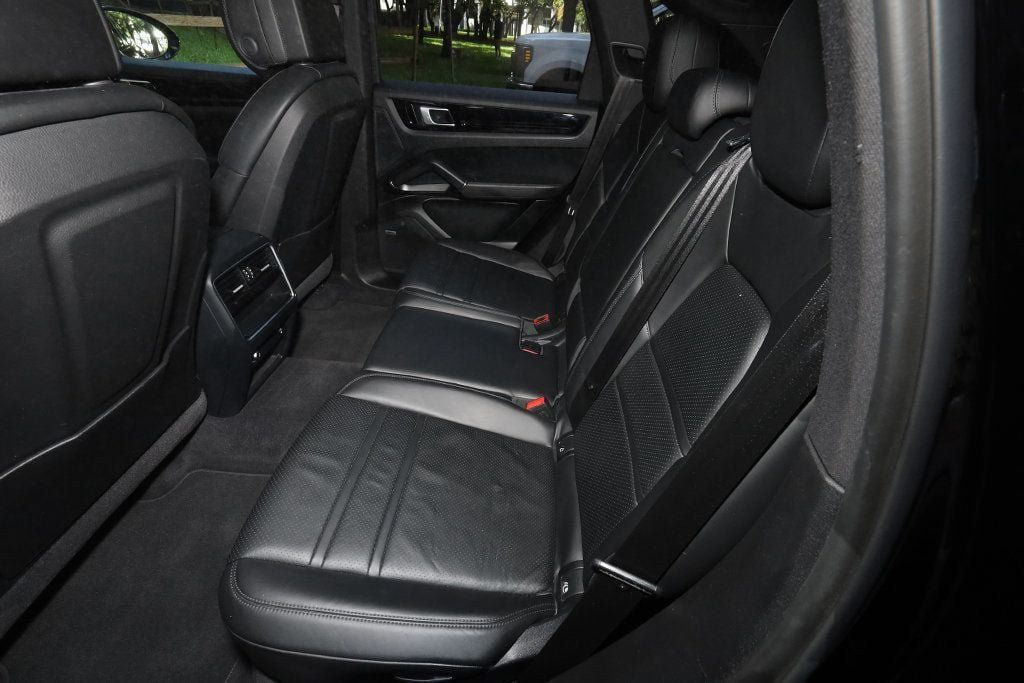 Used 2020 Porsche Cayenne AWD/4WD image 28