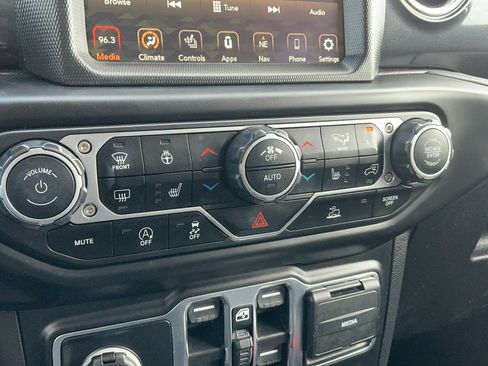 Used 2021 Jeep Wrangler Unlimited Sahara AWD/4WD image 15