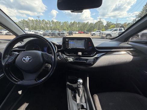 Used 2018 Toyota C-HR XLE FWD image 7