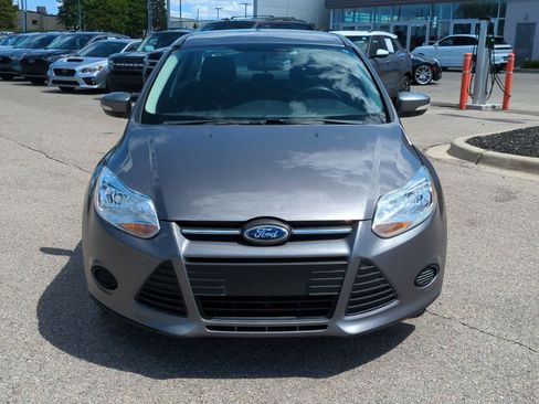 Used 2014 Ford Focus SE w/ SE Winter Package FWD image 3