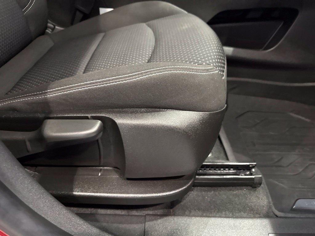 Used 2024 GMC Terrain SLE w/ Driver Convenience Package AWD/4WD image 13
