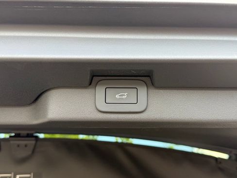 Certified 2025 Land Rover Discovery Dynamic SE AWD/4WD image 37
