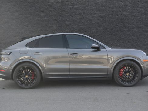 Certified 2024 Porsche Cayenne S AWD/4WD image 8