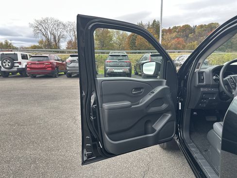 New 2026 Nissan Frontier S image 10