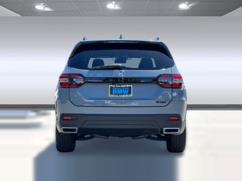 Used 2025 Honda Pilot Sport image 9