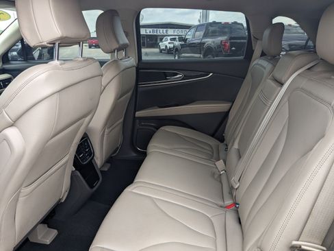 Used 2023 Lincoln Nautilus AWD w/ Premium Package image 12