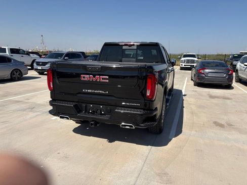 Used 2023 GMC Sierra 1500 Denali w/ Technology Package AWD/4WD image 9